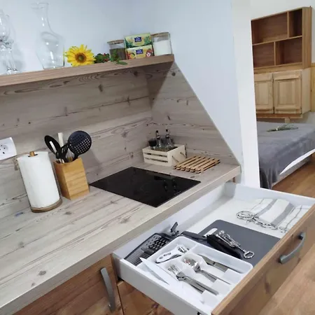 Nyaraló Kr'bee Mala Nedelja