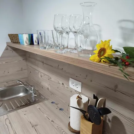 Kr'bee * Mala Nedelja